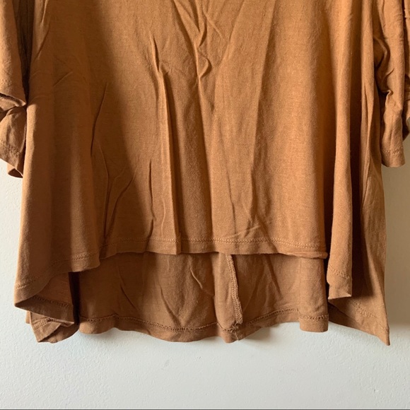 F21 Flowy High-Low Tee - Picture 2 of 6